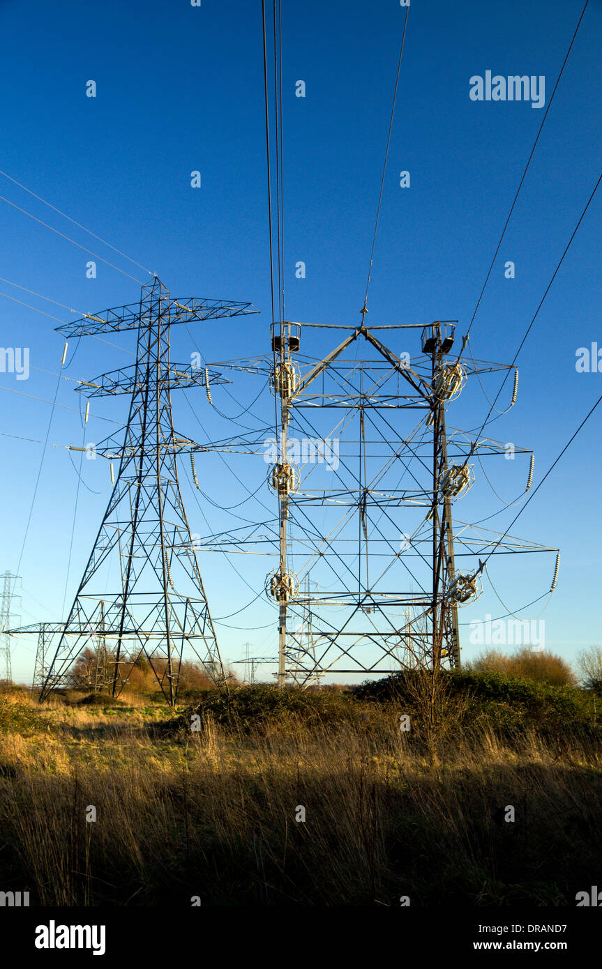 Strom-Versorgung-Türmen oder Masten, Newport, South Wales. Stockfoto