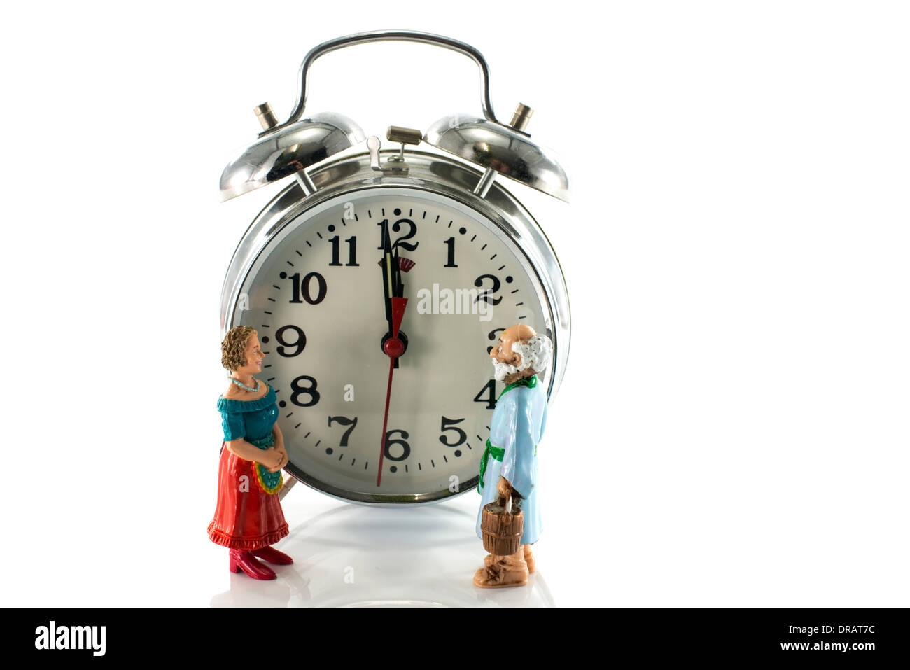 Oma und Opa Puppe wartet auf zwölf Uhr Stockfoto
