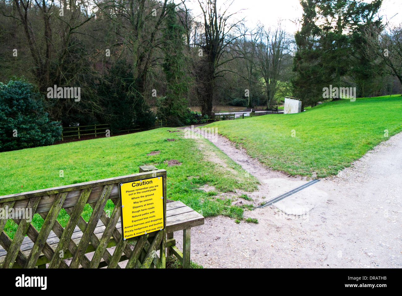 Vorsicht unterschreiben Warnung Landschaft Gefahr Gefahren Oberfläche Unebenheiten Louth, Lincolnshire, UK, GB, England Stockfoto