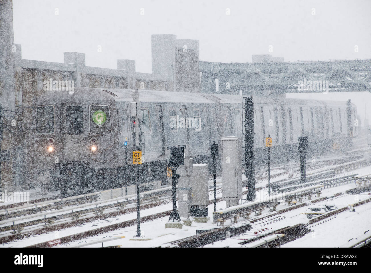 Eine u-Bahn Haltestelle der Fourth Avenue im Stadtteil Gowanus, Brooklyn in New York Stockfoto