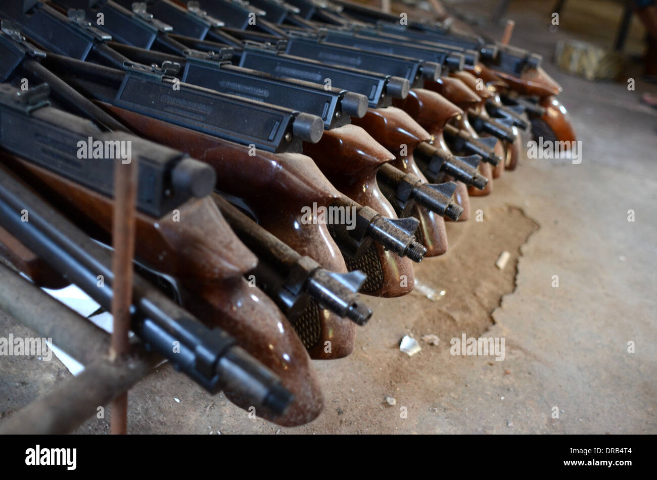 Der Luftgewehr-Industrie im Dorf Pare, in Indonesien Stockfoto