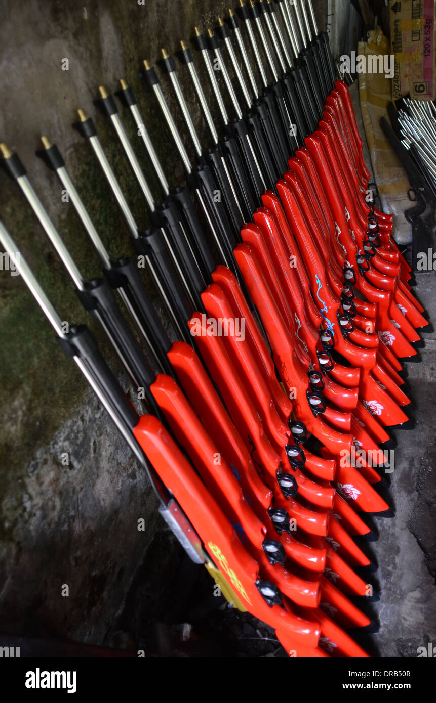 Der Luftgewehr-Industrie im Dorf Pare, in Indonesien Stockfoto