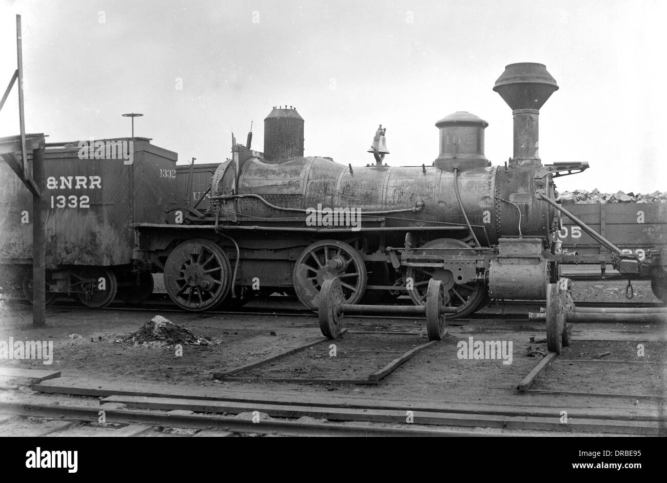 Louisville und Nashville Schiene Straße 2-6-0 "Mogul" Dampflok nach wiederherzustellenden durch einen Unfall. Stockfoto