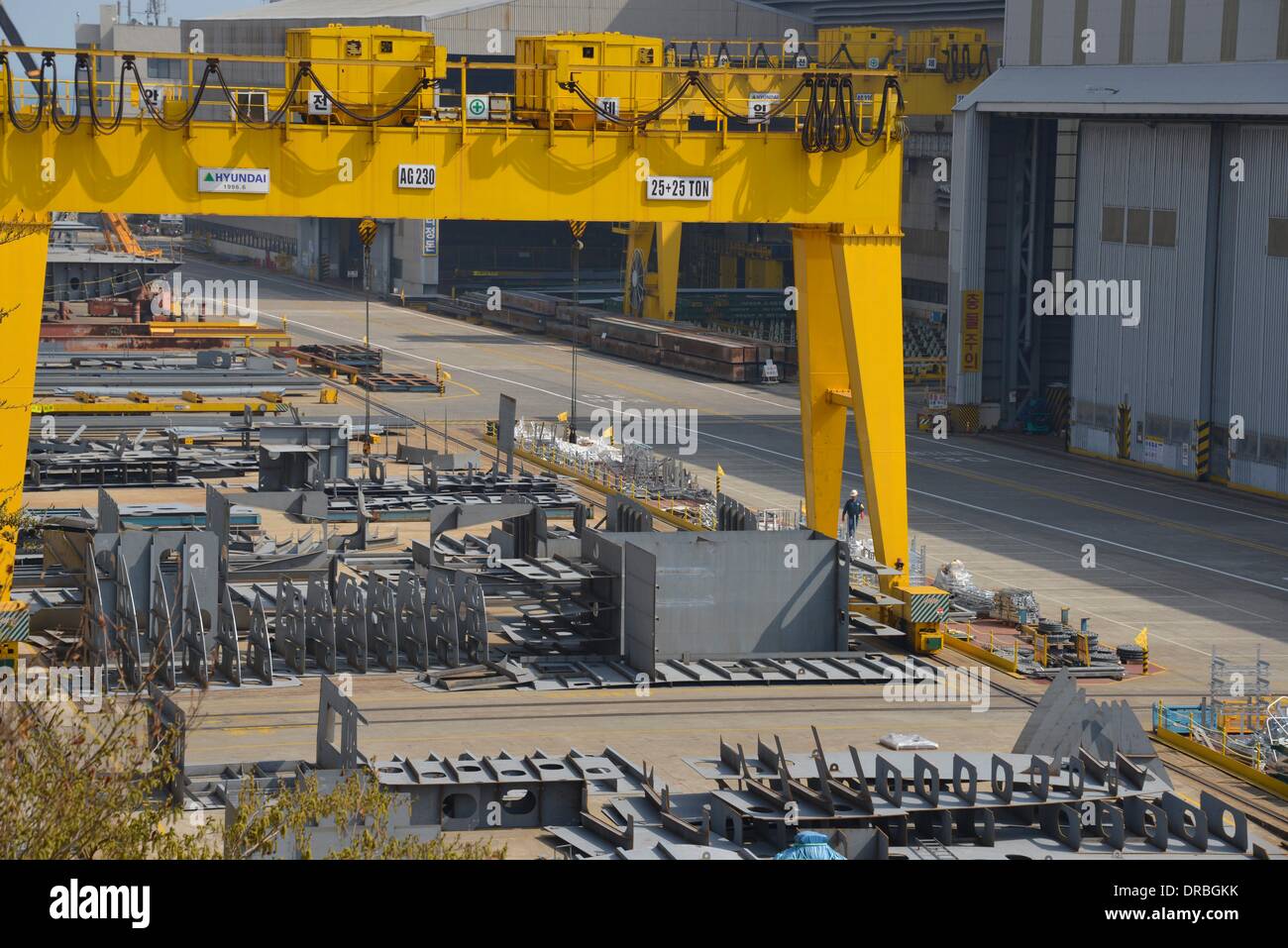 Die Werft Hyundai Heavy Industries, die etwa 720 Hektar rund um südlichen Mipo Bay, Ulsan, Südkorea 23. März 2013 erstreckt. Die globale ökonomische Krise hat die Nachfrage für Großschiffe bewirken Hyundai Heavy Industries betreibt das weltweit größte Werft getroffen. Stockfoto