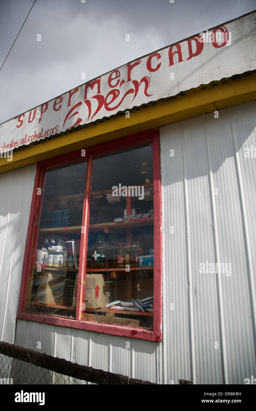 Lokalen Supermercado Supermarkt, Puerto Eden, Punta Arenas Provinz Patagonien Chile Südamerika. Stockfoto