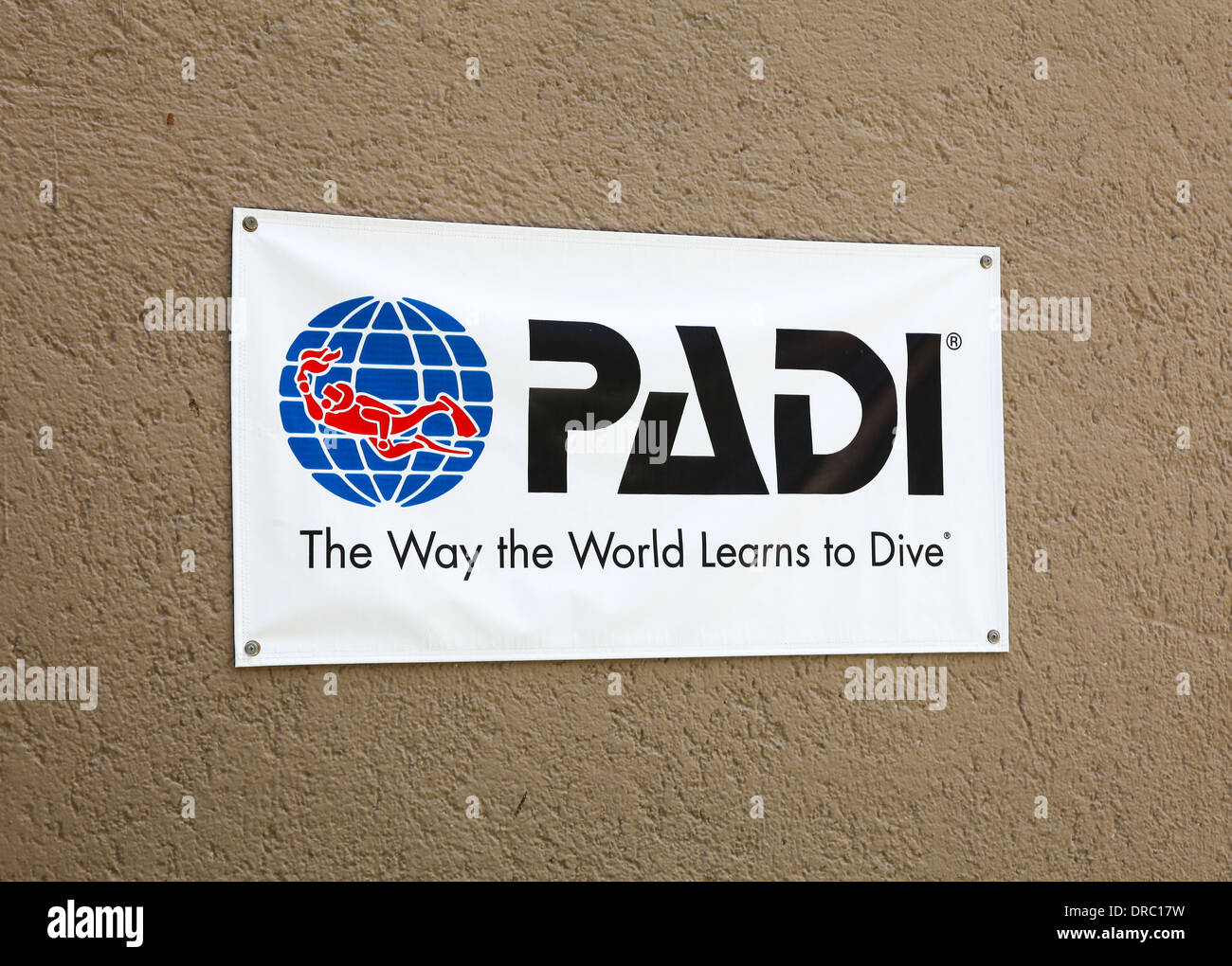 PADI: Professional Association of Diving Instructors melden Sie an einer Wand, die sagen: "den Weg, wie die Welt tauchen lernt" Stockfoto