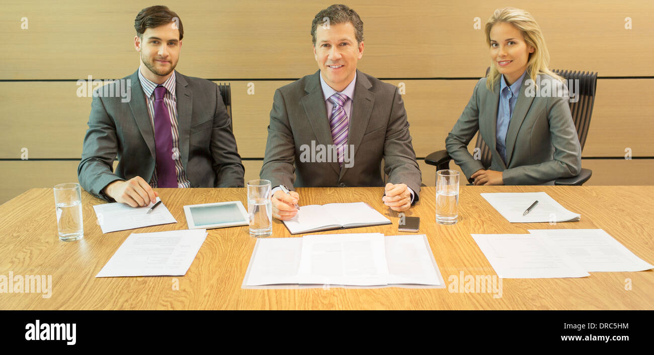 Business-Leute sitzen in treffen Stockfoto