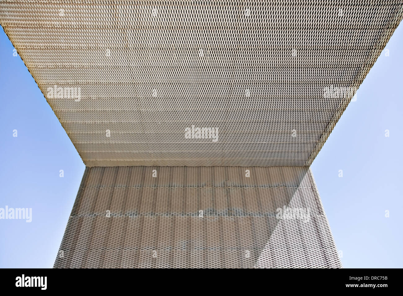 Sonnenlicht und Schatten auf moderne Gebäude Stockfoto