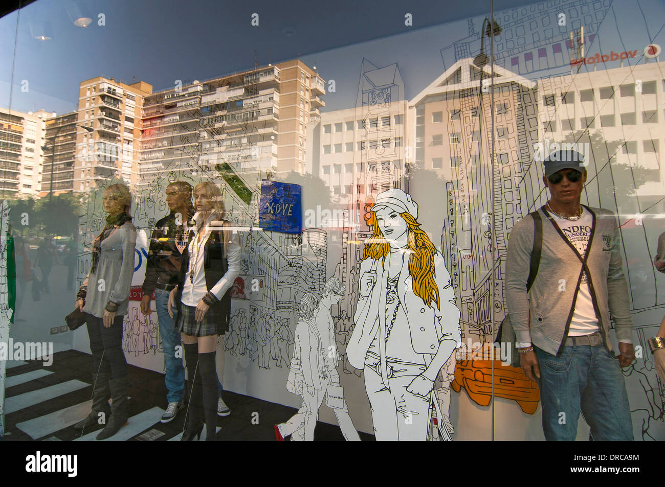 Schaufenster und Reflexion, Sevilla, Region von Andalusien, Spanien, Europa Stockfoto