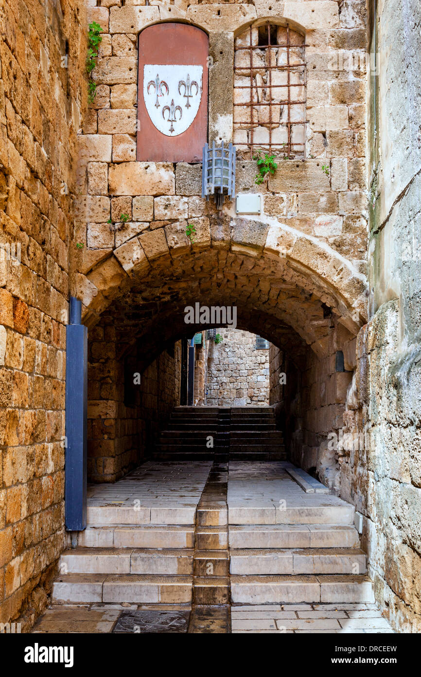 Mittelalterliche Straße in der Stadt Akko (Acre), Israel Stockfoto