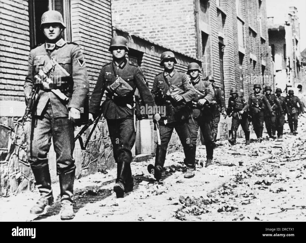 Weltkrieg Zwei Deutsche Truppen In Frankreich 1940 Fotos Und weltkrieg-zwei-deutsche-truppen-in-frankreich-1940-fotos-und
