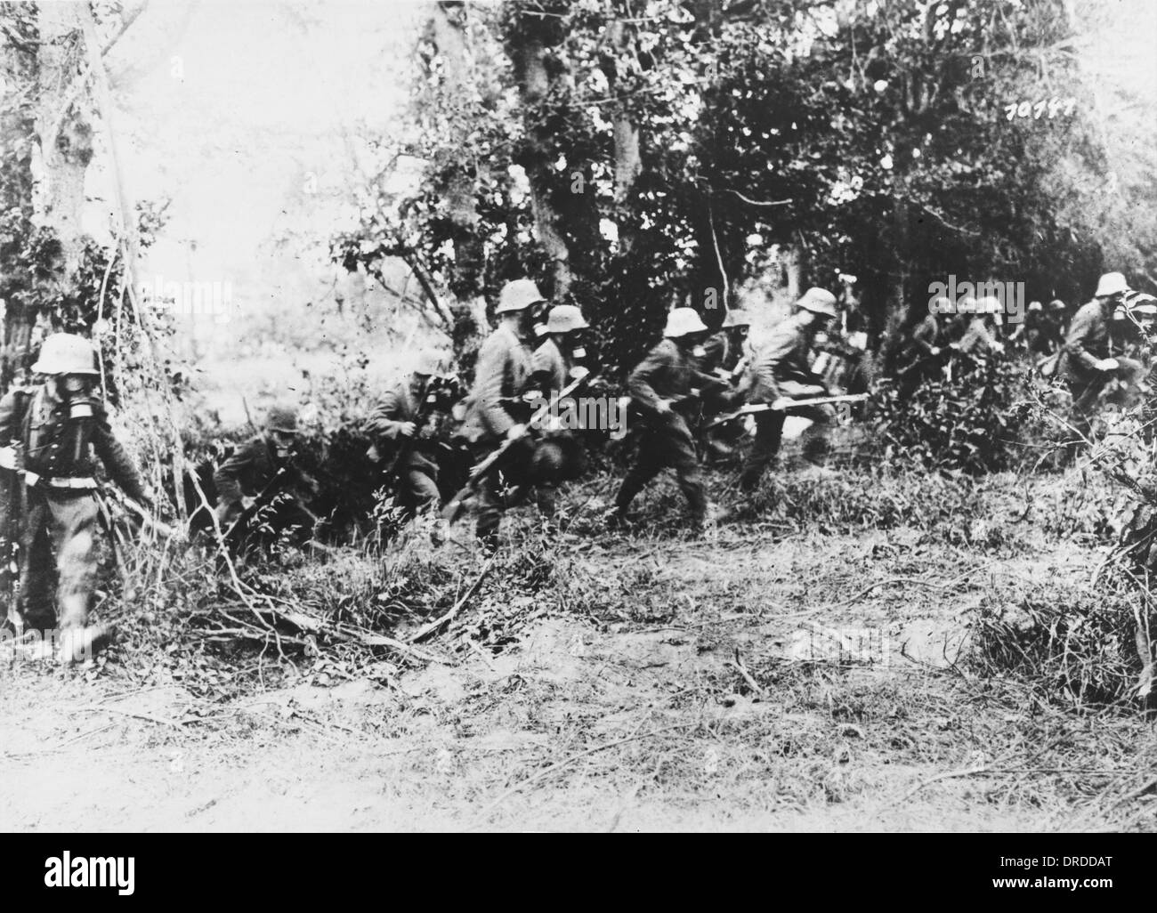 Deutsche Infanterie in Gasmasken WWI Stockfoto