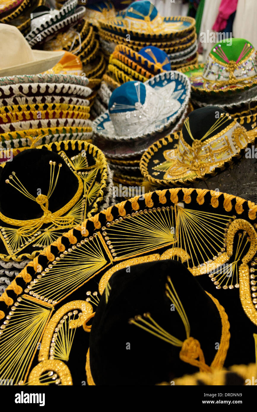 Sombreros auf dem Display in einem Kaufhaus in Nuevo Progreso, Tamaulipas, Mexiko Stockfoto