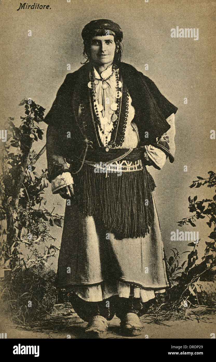Albanische Frau in Tracht Stockfoto
