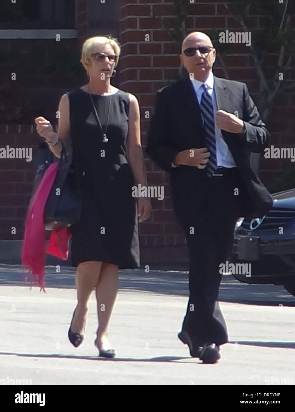 Mourners arrive funeral sage stallone Fotos und Bildmaterial in hoher