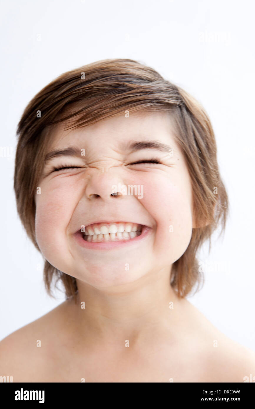 Porträt eines lächelnden kleinen Jungen Stockfoto