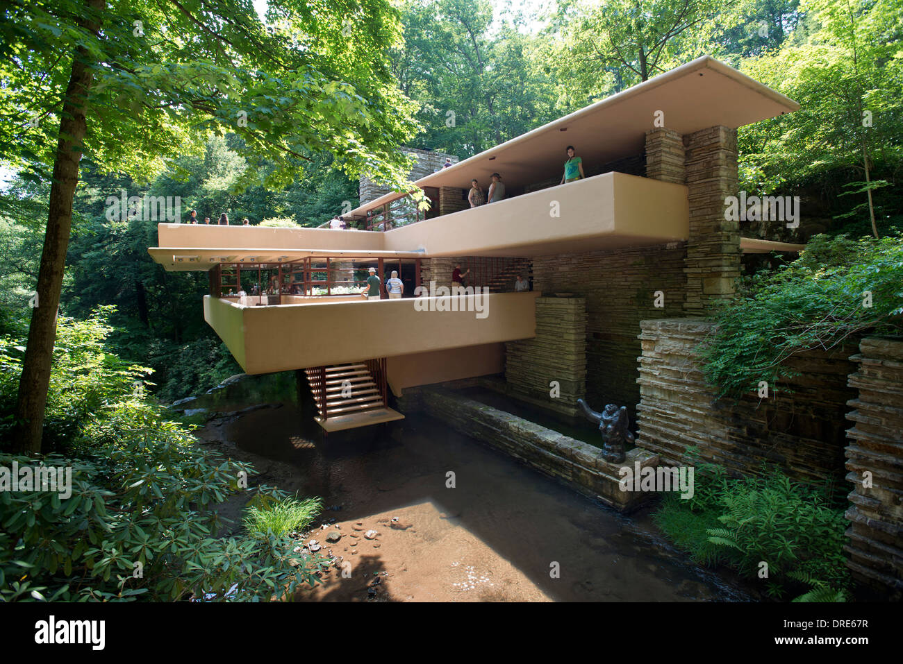 Fallenden Wassers, Mill Run, Vereinigte Staaten. Architekt: Frank Lloyd Wright, 1936. Gesamtansicht von Fallingwater. Stockfoto