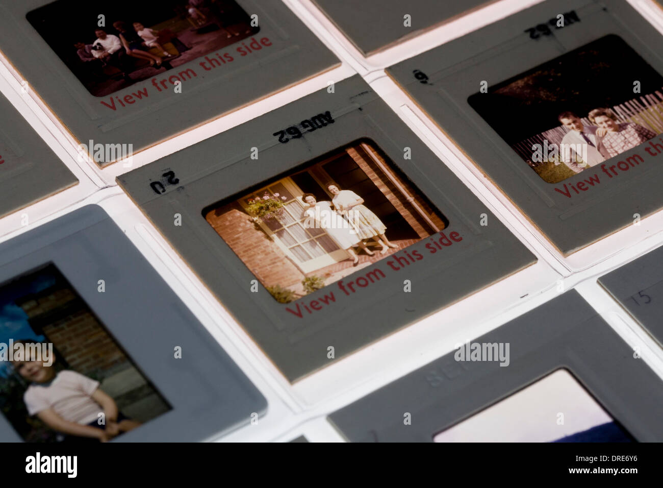 Ein Detail der alten Familienfotos auf 35-mm-Transparenz-Dias genommen datiert aus den 1960er Jahren. Stockfoto