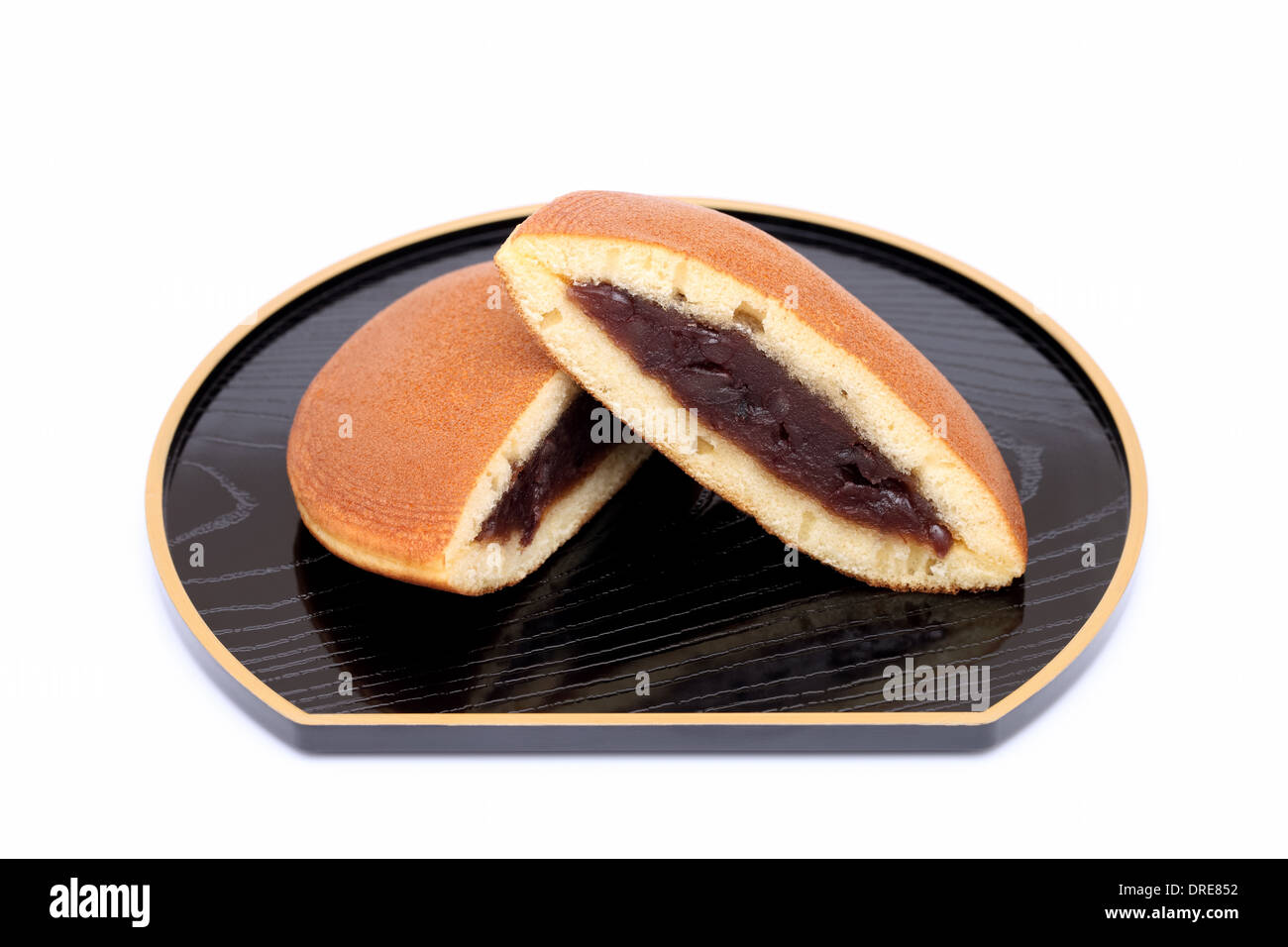 Dorayaki, japanischen Süßwaren auf Tablett aus Holz Stockfoto