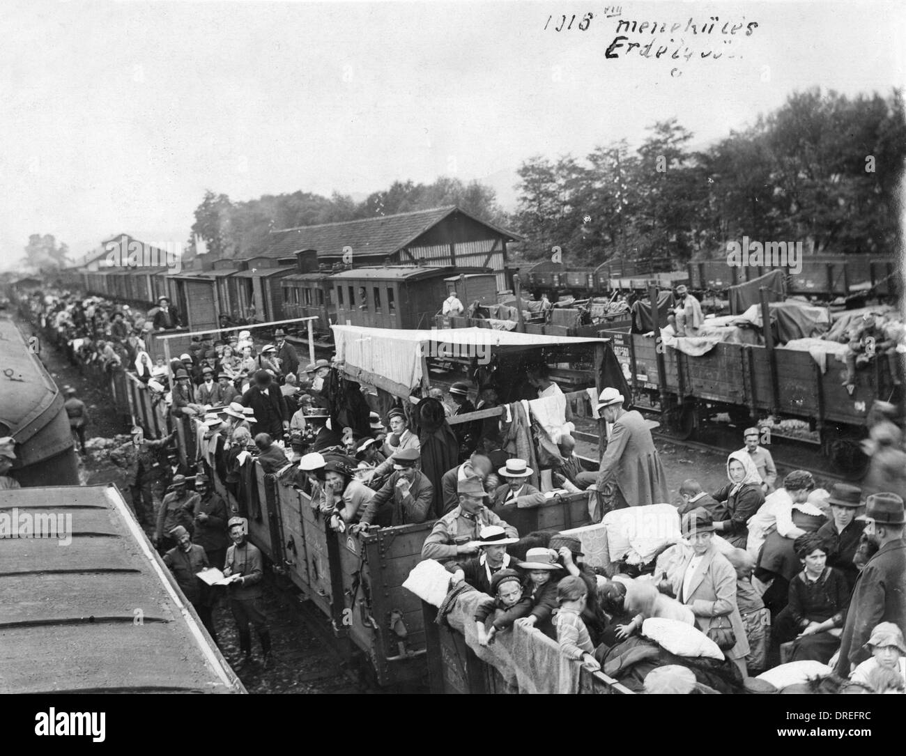 Armenische Flüchtlinge in offenen Eisenbahnwaggons Stockfoto