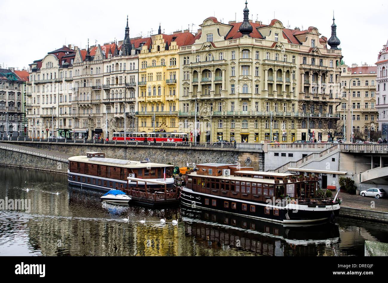 Blick auf Prag und die Moldau Stockfoto