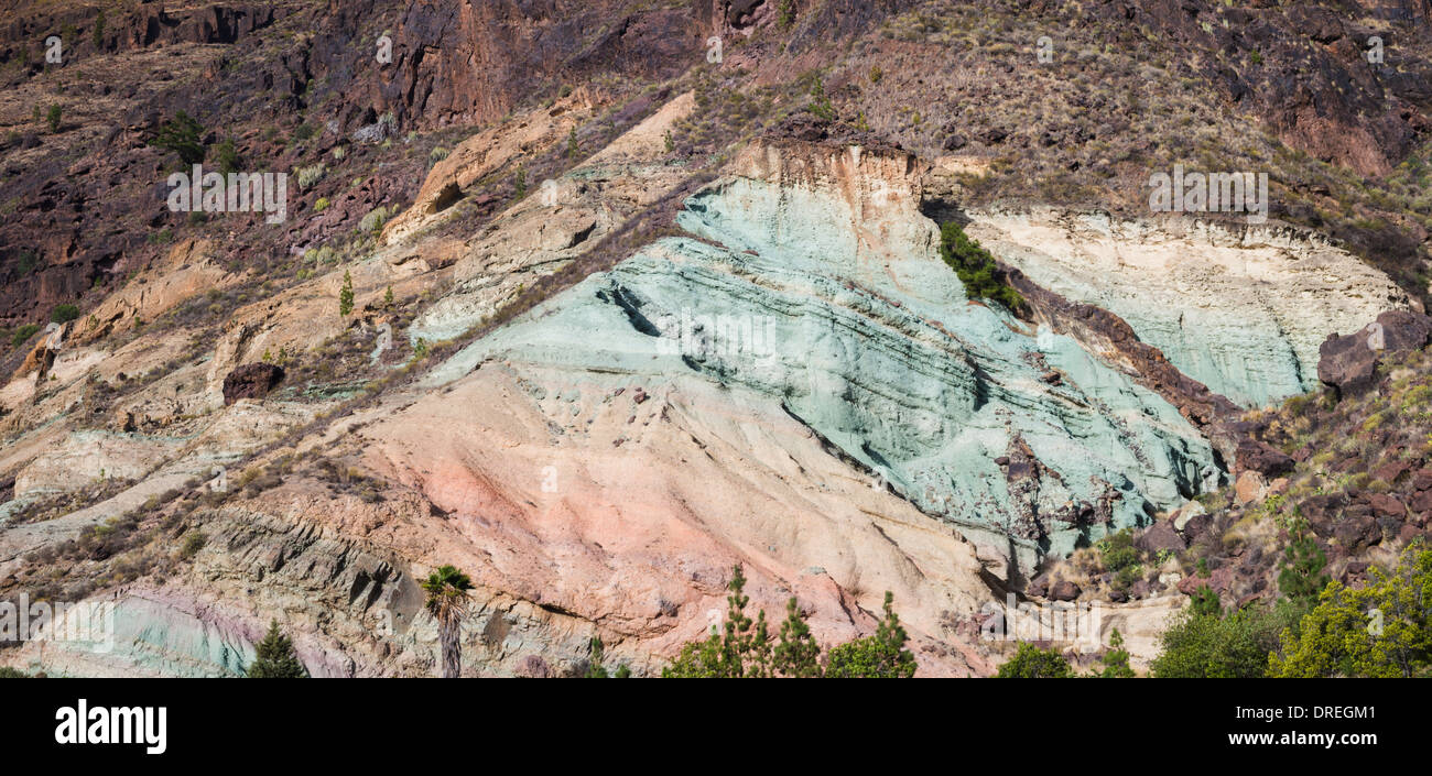 Farbe-gebändert, hydrothermally veränderte vulkanischen Felsen am Los Azulejos, Mogan, Gran Canaria, Kanarische Inseln Stockfoto