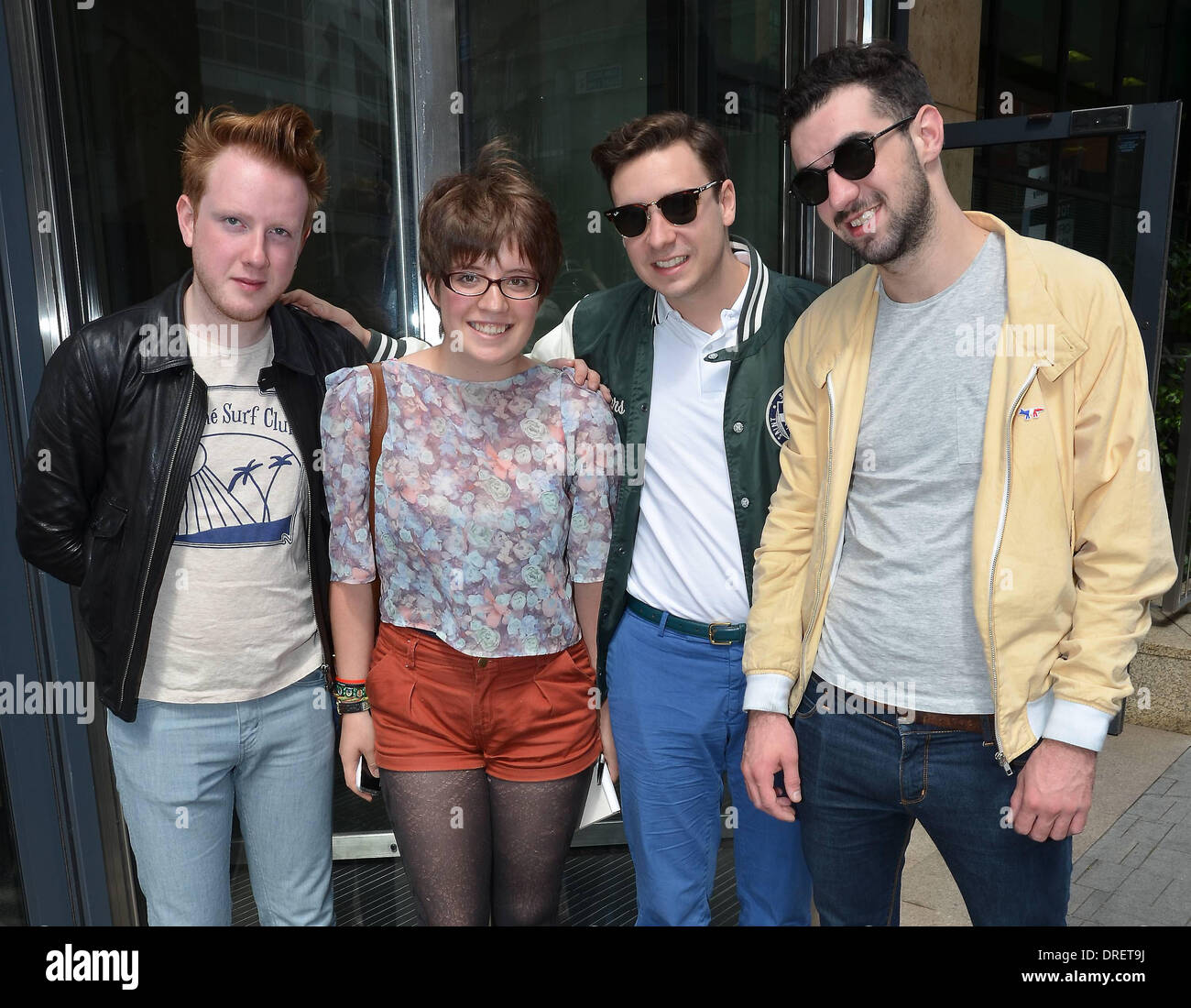 Alex Trimble, Sam Halliday und Kevin Baird von Two Door Cinema Club außerhalb der Today FM-Studios Dublin, Irland - 02.08.12 Stockfoto