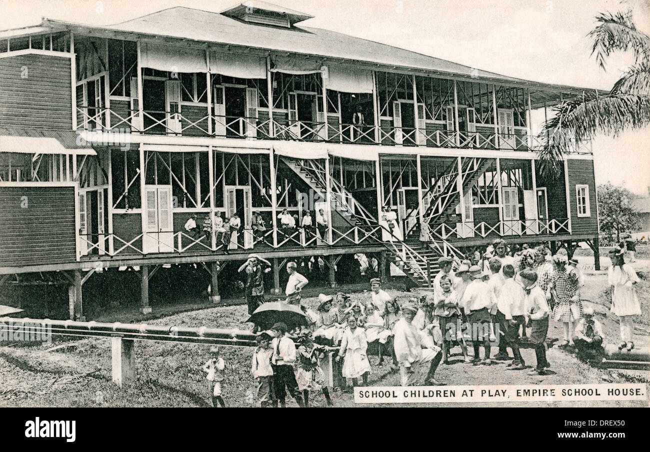 Schule Kinder beim spielen, Empire Schulhaus Stockfoto