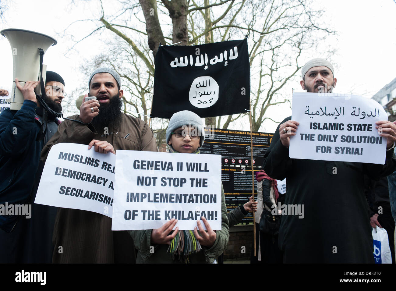 London, UK. 24. Januar 2014: Abu Walaa, Gründer der muslimischen Gefangenen spricht vor der Regents Park Moschee während einer Protestaktion Hervorhebung dessen Tagesordnung eignet sich für Muslime angesichts der gestrigen G2. Bildnachweis: Piero Cruciatti/Alamy Live-Nachrichten Stockfoto