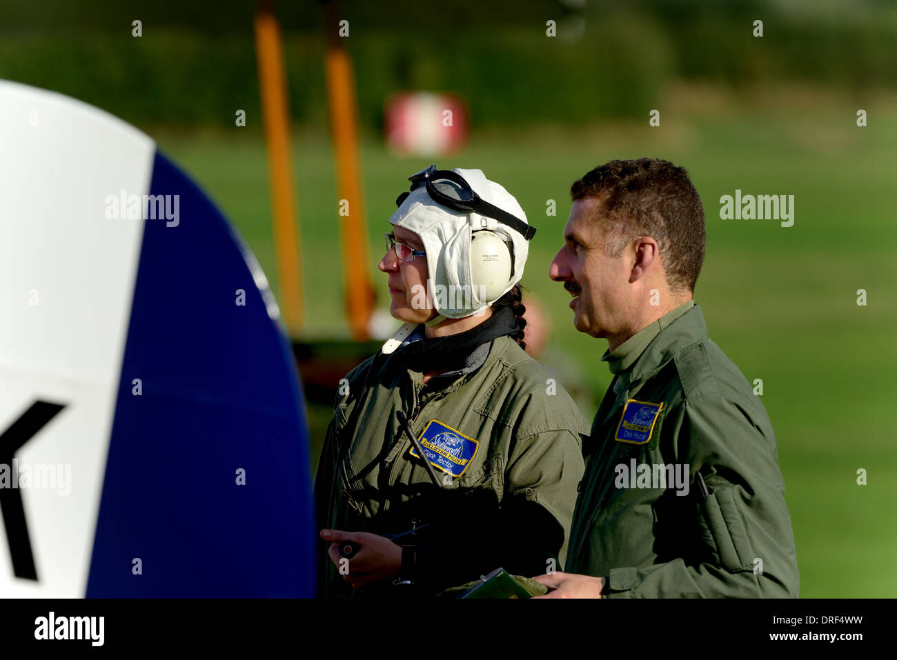 Pilotin, Clare Tector und Group Captain Christopher Huckstep DFC, RAF-Chef-Testpilot. Shuttleworth Collection pilots.UK Stockfoto