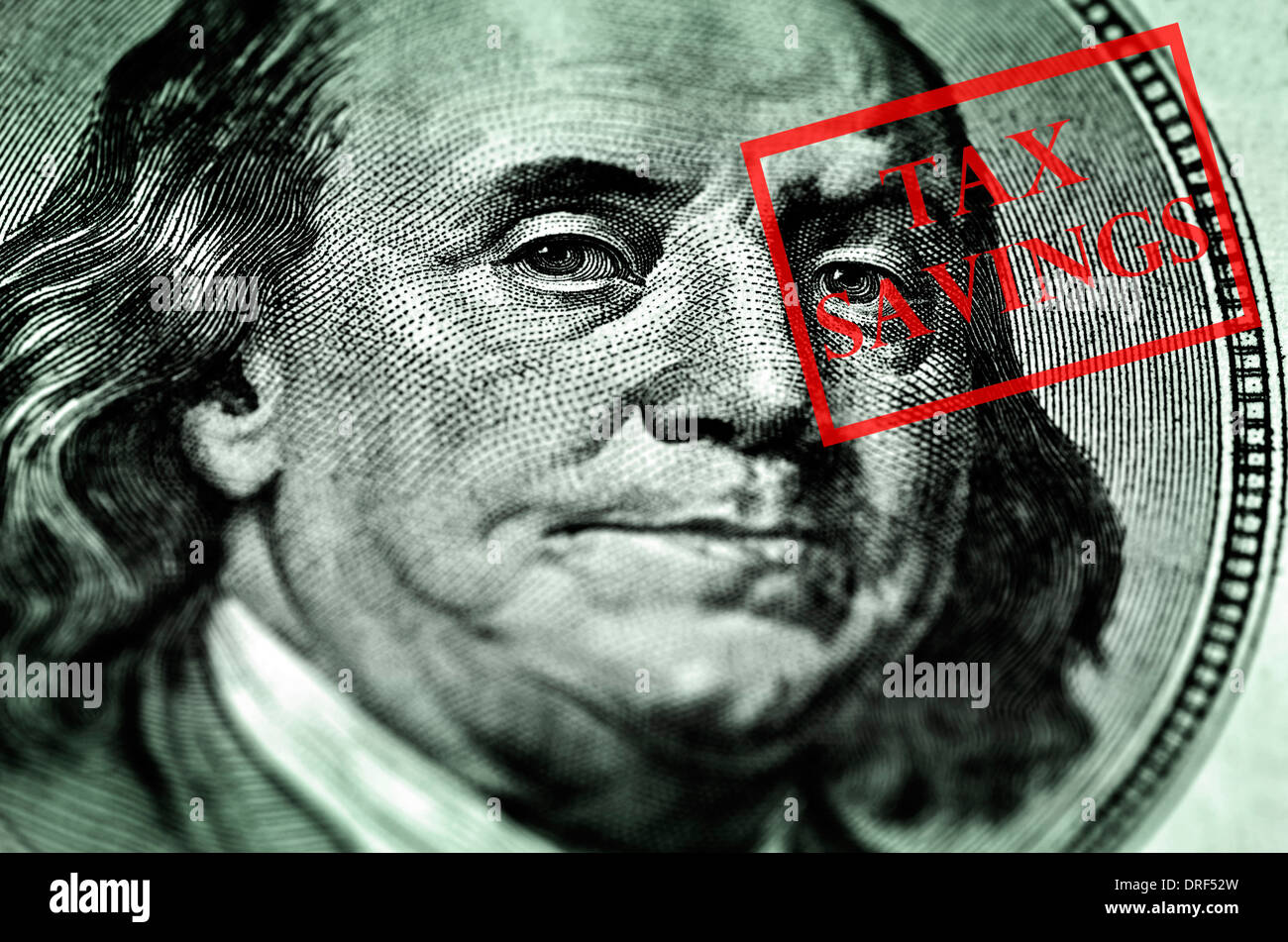 Detail-Nahaufnahme des aktuellen Steuerformularen und Bleistift auf Geld Stockfoto