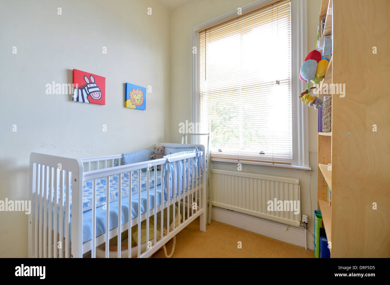 Childs Kinderzimmer Schlafzimmer mit Kinderbett Stockfoto