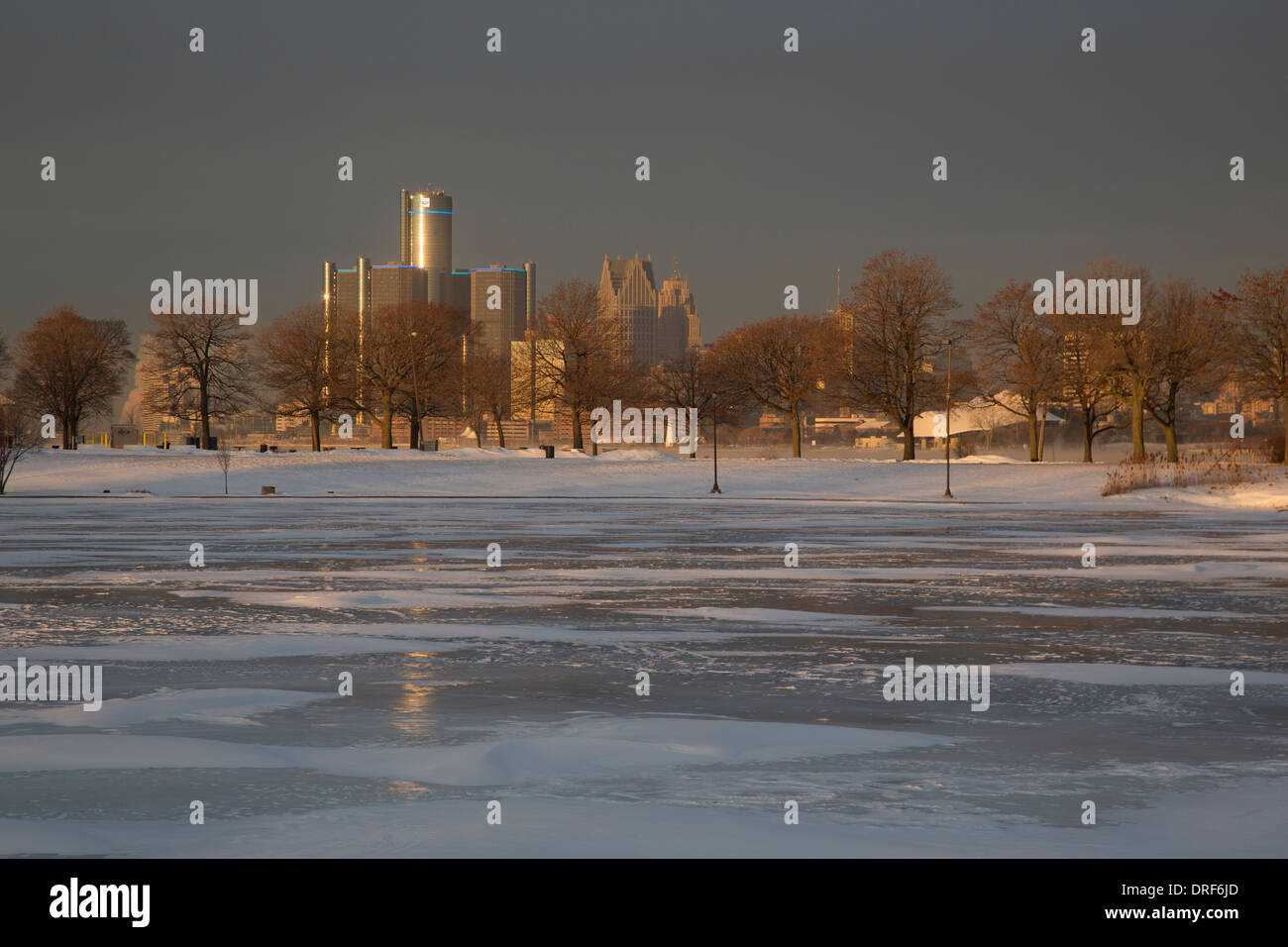 Die Innenstadt von Detroit von Belle Isle, ein Stadtpark in der Mitte den Detroit River. Stockfoto
