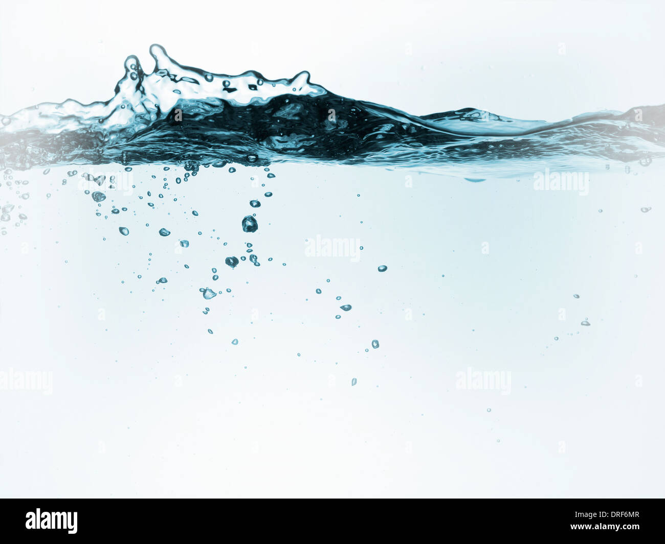 Flüssigkeit im Behälter mit beweglichen Wasser Luftblasen Stockfoto