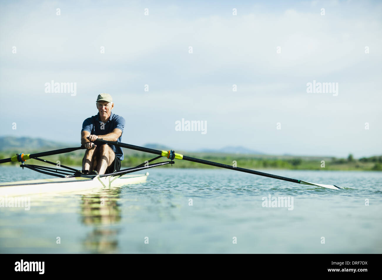Colorado USA Mann mittleren Alters einzelner Scull Ruderboot Rudern Stockfoto