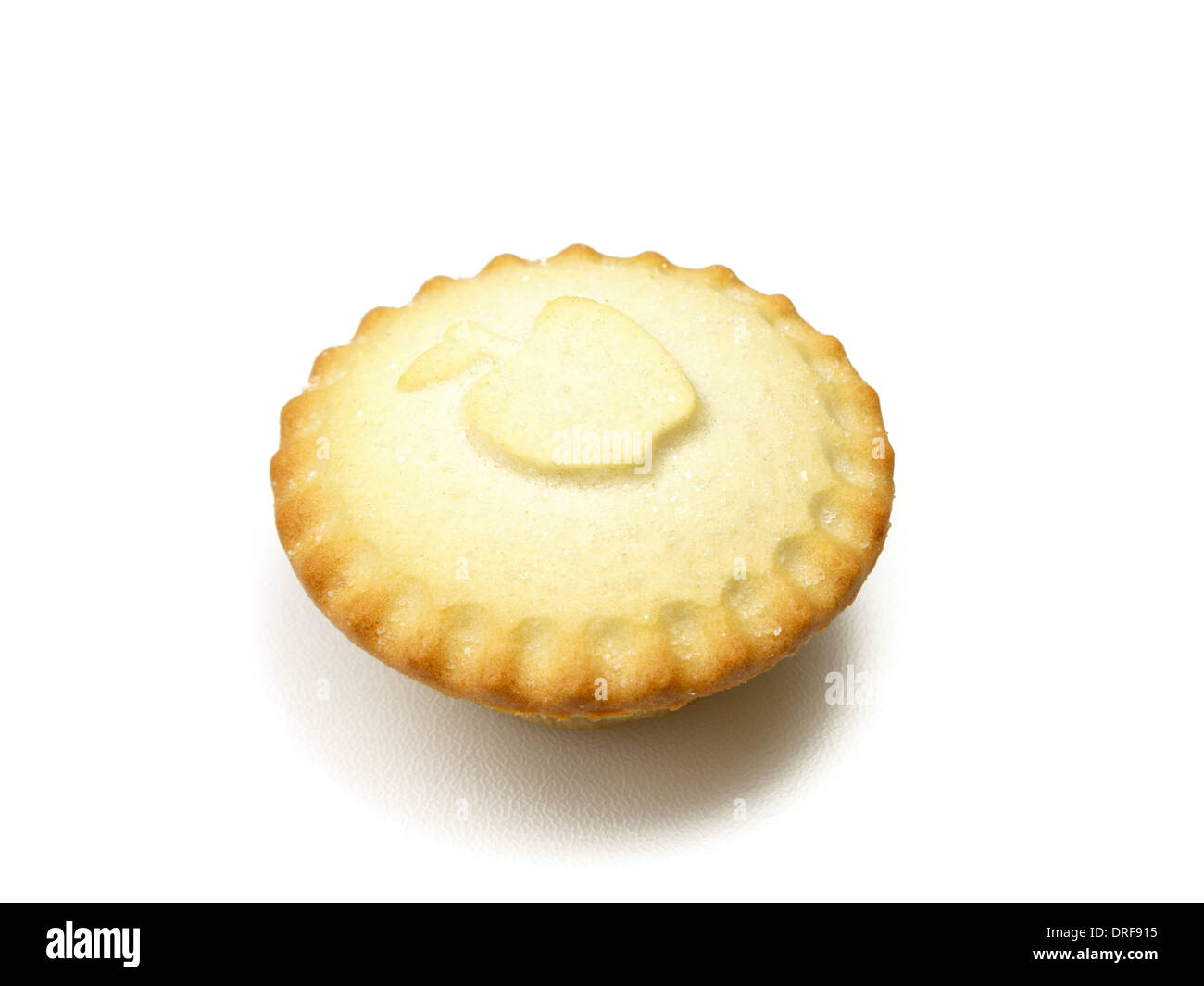 Kleine ganz individuelle Bramley-Apfelkuchen mit Apple Form isoliert auf einem weißen Hintergrund. England, UK, Großbritannien Stockfoto