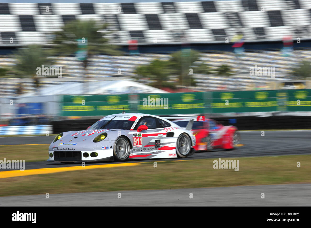 Daytona, USA. 23. Januar 2014. Die Tudor United Sportcar Meisterschaft Rolex 24 Stunden von Daytona-Praxis, die durch die Verschmelzung von Grand-Am Series und der American Le Mans Series neu gebildet wurde. #911 PORSCHE Nordamerika PORSCHE 911 RSR PORSCHE NICK TANDY (GBR) RICHARD LIETZ (AUT) PATRICK PILET (FRA) Credit: Action Plus Sport/Alamy Live News Stockfoto