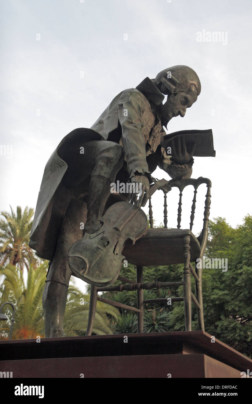 WA Mozart-Skulptur außerhalb das Opernhaus Teatro De La Maestranza in Sevilla (Sevilla), Andalusien, Spanien. Stockfoto