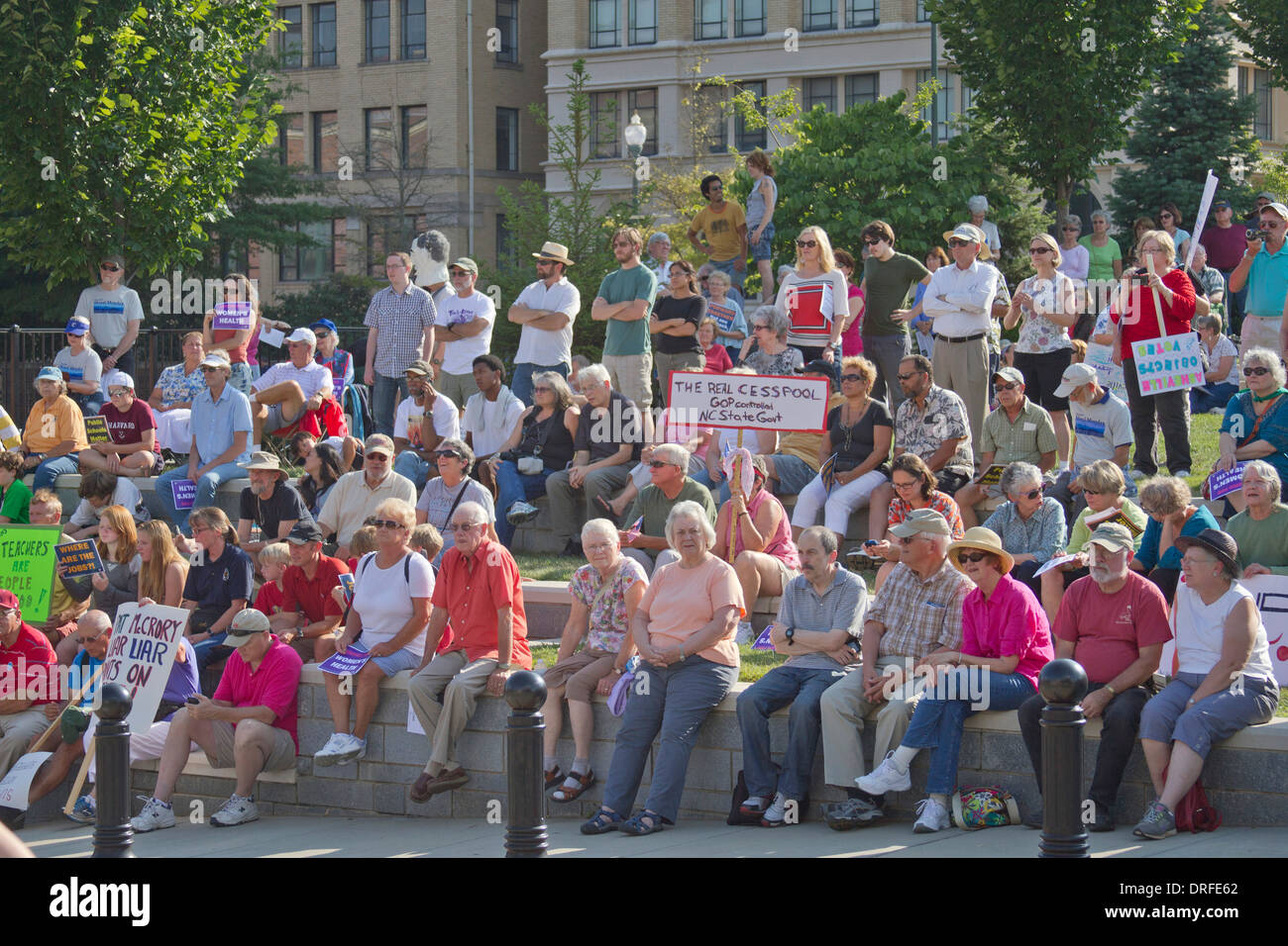 Asheville, North Carolina, USA - August 5, 2013: politische Kundgebung gegen North Carolina gop Politik und Gesetzgebung Stockfoto