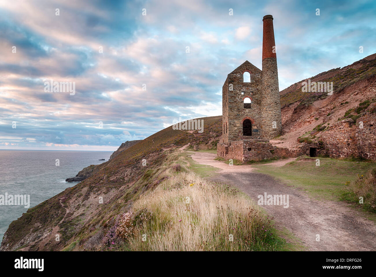 Zerstörten Tin mine bei Wheal Coates an der Küste in St. Agnes an der Nordküste von Cornwall Stockfoto