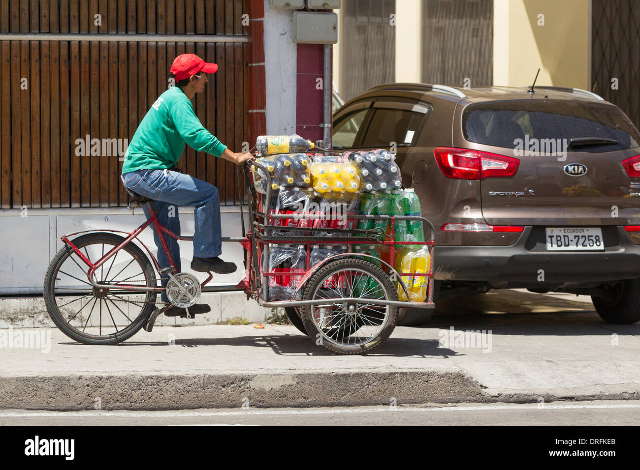 Coca Cola Produkte geliefert mit dem Fahrrad Stil Karren gängige Praxis Stockfoto