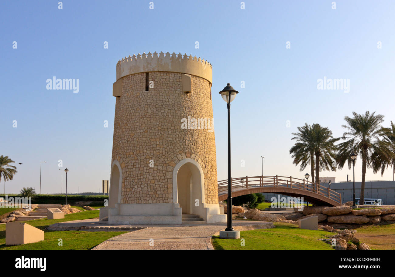 Restaurierte Wachturm des alten Sharq Festung in Doha, Katar. Stockfoto