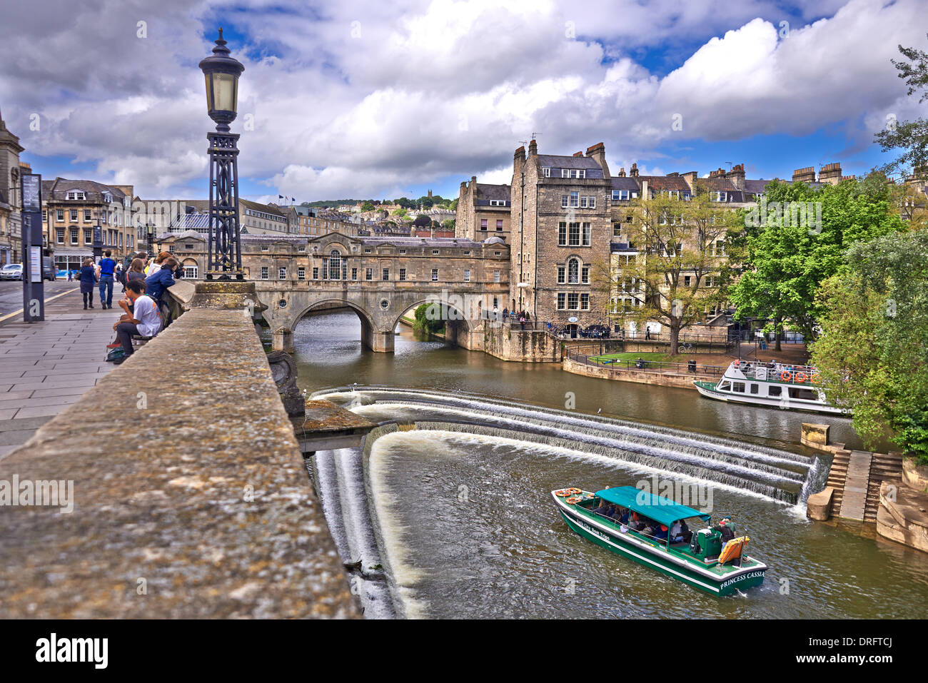 Der Fluss Avon in Bad ist ein englischer Fluss im Südwesten des Landes Stockfoto