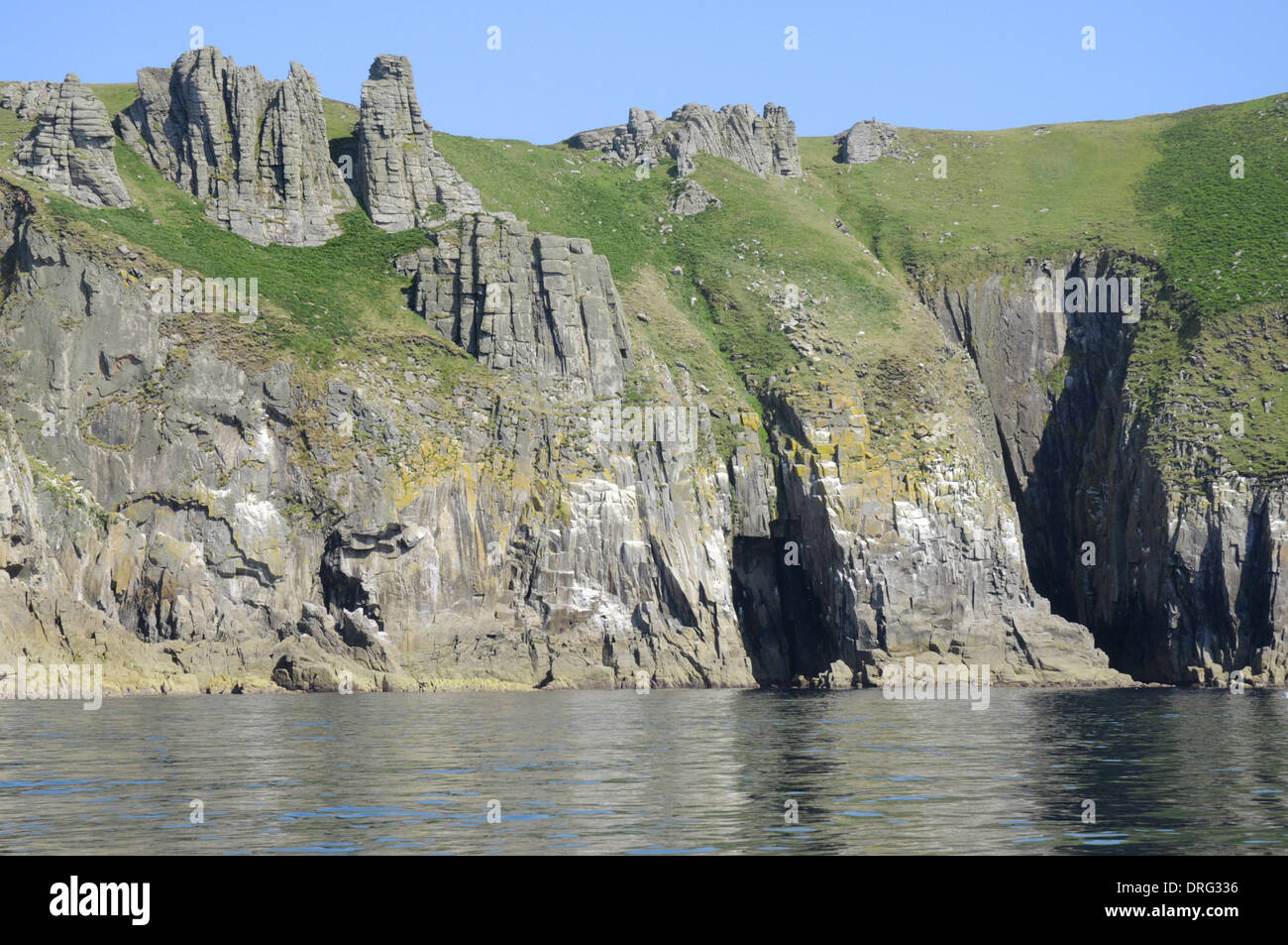 Steilküste an der Westseite von Lundy, Devon Stockfoto