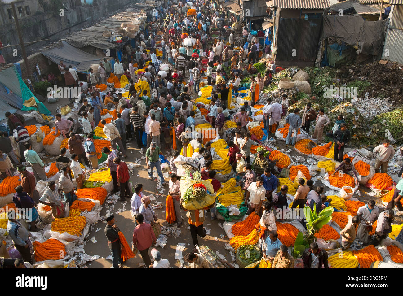 Indien, Westbengalen, Kolkata, Blumenmarkt neben Hooghly Bridge Stockfoto