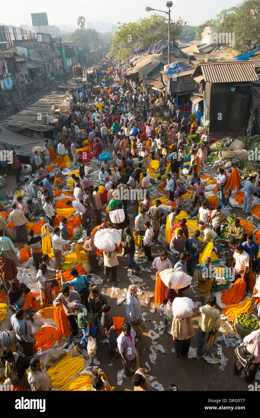 Indien, Westbengalen, Kolkata, Blumenmarkt neben Hooghly Bridge Stockfoto