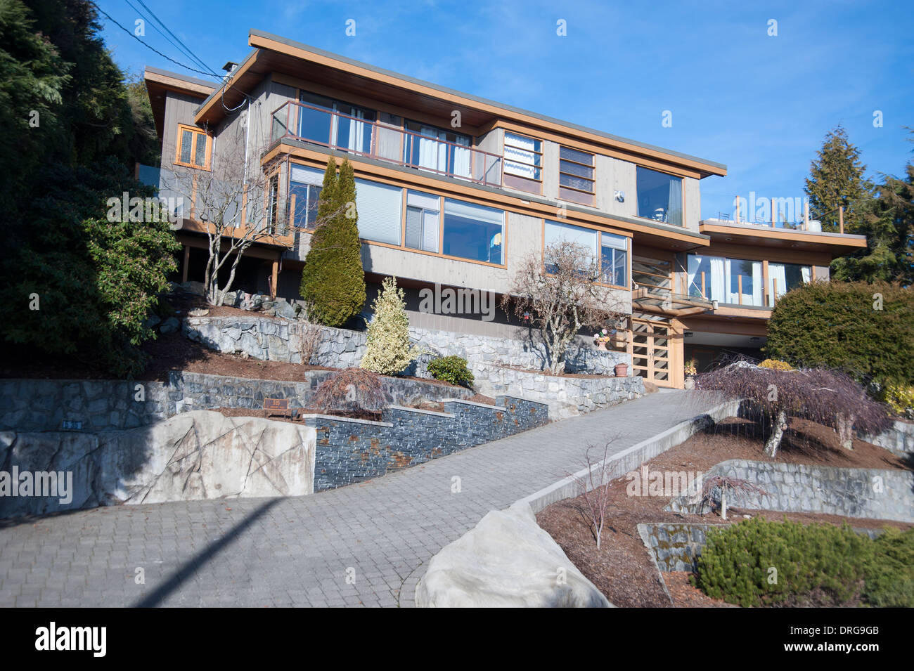 Modernes Haus in Nobelgegend von britischen Eigenschaften, West Vancouver, Britisch-Kolumbien, Kanada Stockfoto