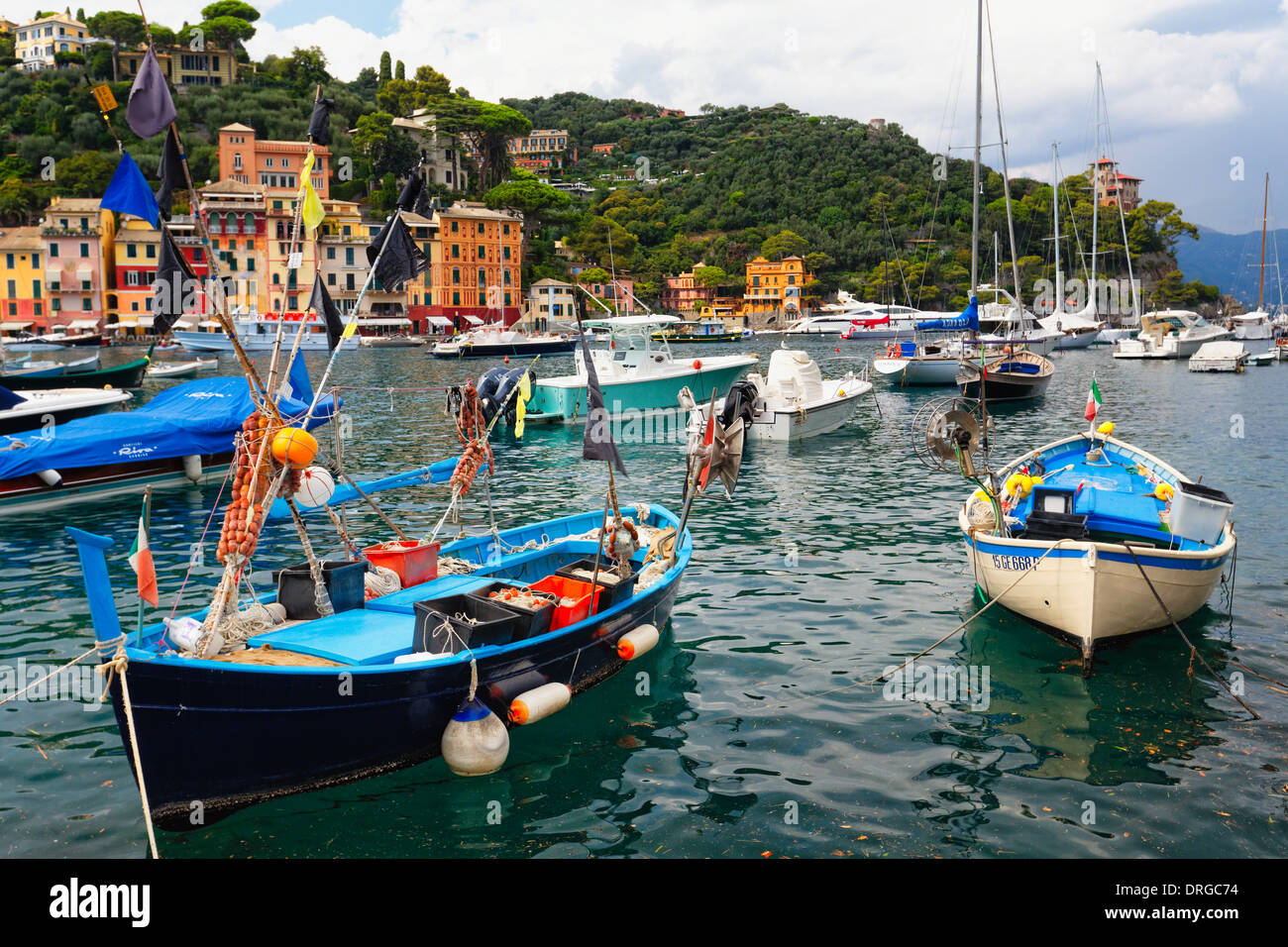 Typische kleine ligurische Boote im Hafen, Portofino, Ligurien, Italien Stockfoto