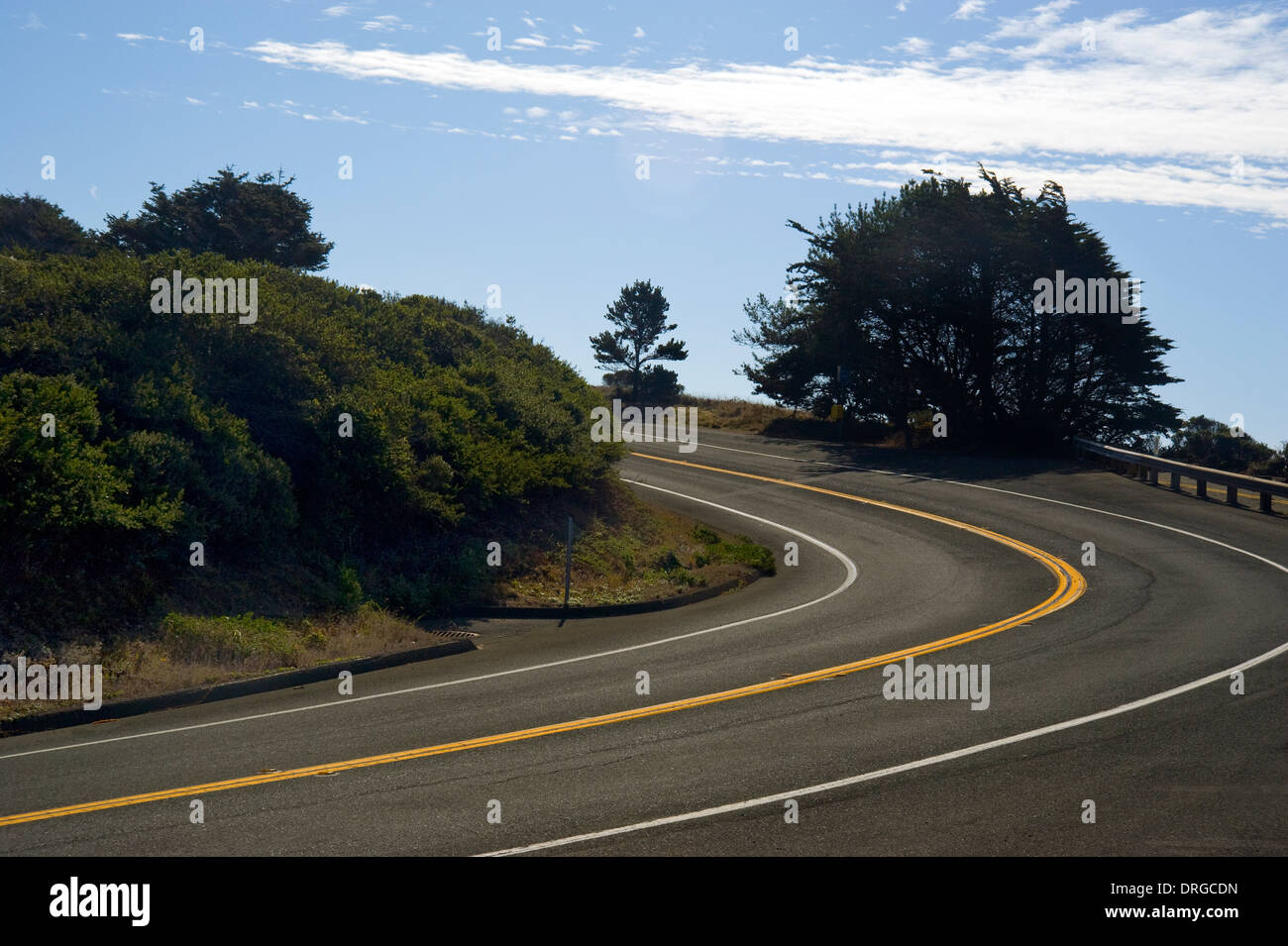 Geschwungene Straße in Mendocino County, Kalifornien Stockfoto