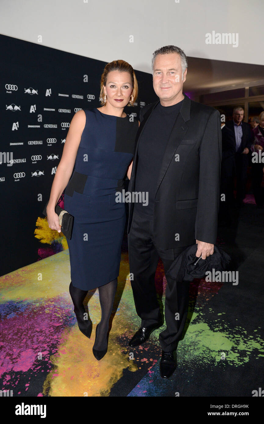 Kitzbüheler, Deutschland. 25. Januar 2014. Ehemalige schwimmen pro Franziska van Almsick (L) und ihre Partner im Leben Juergen B. Harder kommen für die jährliche Kitz-Race-Party am Hahnenkamm Ski Race 2014 Veranstaltung in Kitzbüheler, Deutschland, 25. Januar 2014. Prominente aus der Welt der Wirtschaft, Sport, Politik und Unterhaltung zu sammeln für die jährliche Veranstaltung in das berühmte Skigebiet. Foto: Felix Hoerhager/Dpa/Alamy Live News Stockfoto